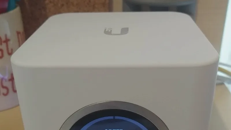 Modern mesh Wi-Fi router on an office desk